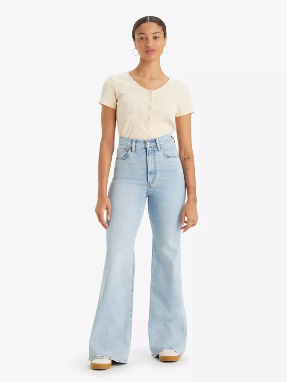 Levi's women's size 27 Ribcage Bell light wash highrise denim jeans